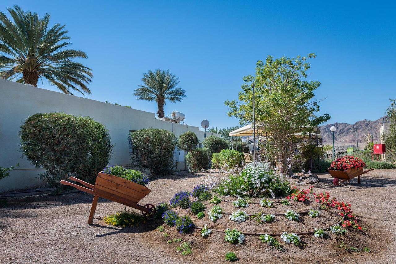 Eilot Kibbutz Country Lodging Эйлат Экстерьер фото
