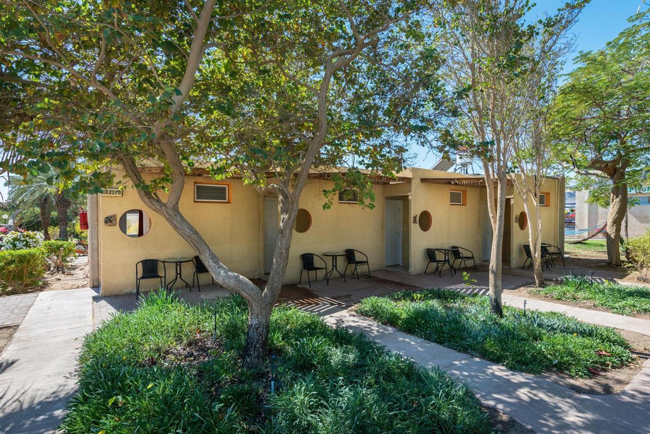 Eilot Kibbutz Country Lodging Эйлат Экстерьер фото