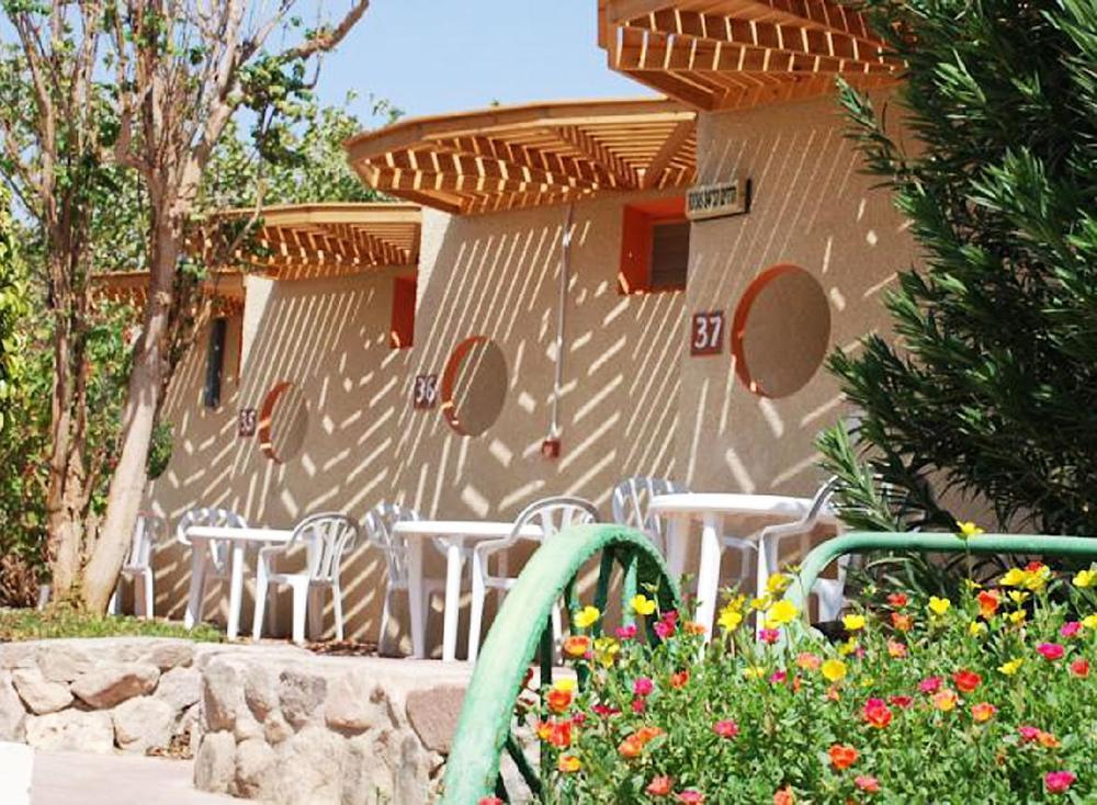 Eilot Kibbutz Country Lodging Эйлат Экстерьер фото