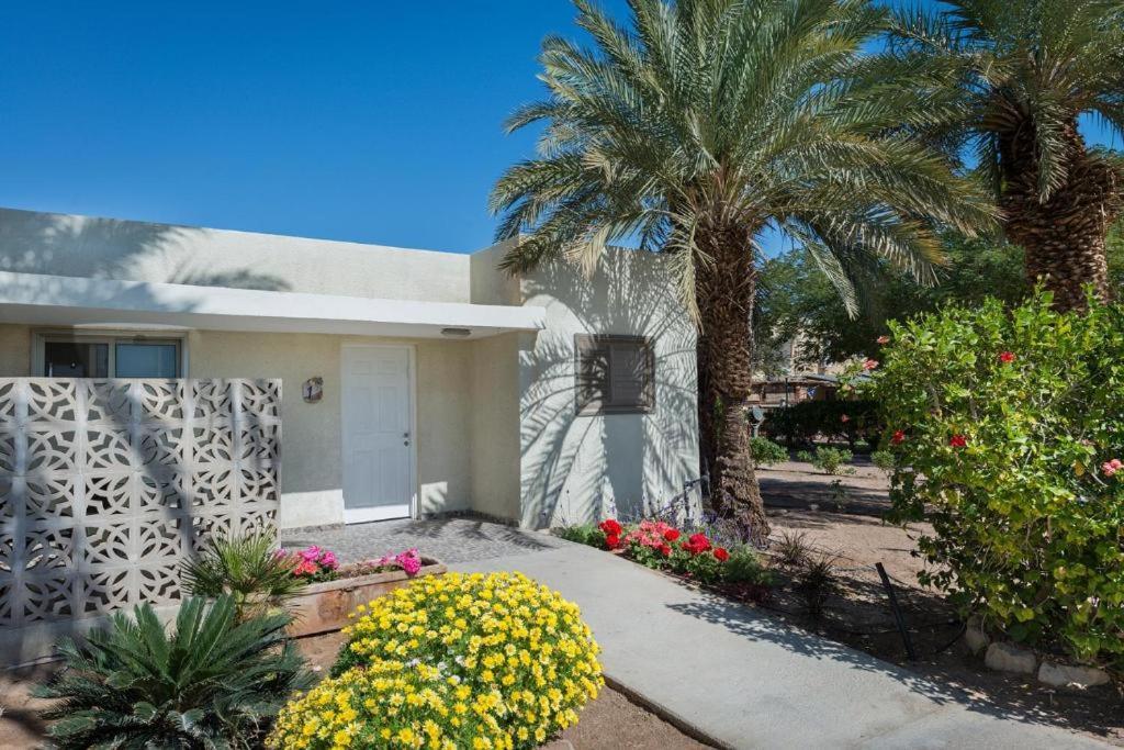 Eilot Kibbutz Country Lodging Эйлат Экстерьер фото