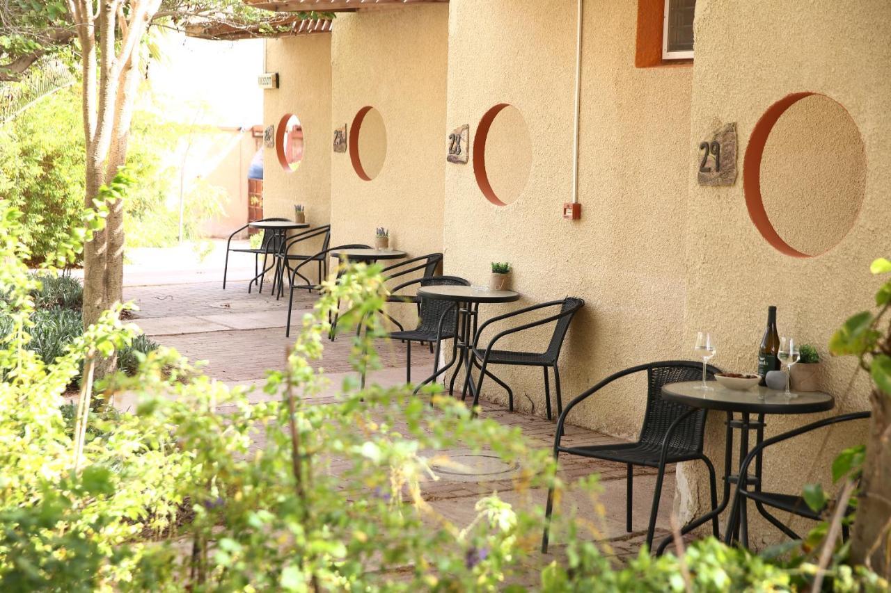 Eilot Kibbutz Country Lodging Эйлат Экстерьер фото