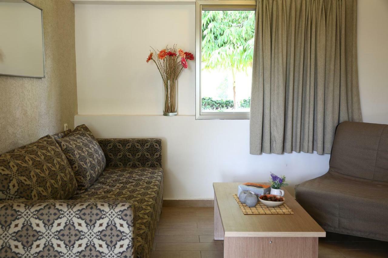 Eilot Kibbutz Country Lodging Эйлат Экстерьер фото