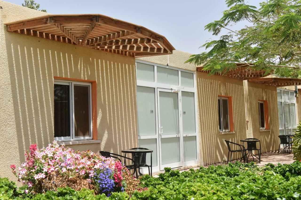 Eilot Kibbutz Country Lodging Эйлат Экстерьер фото